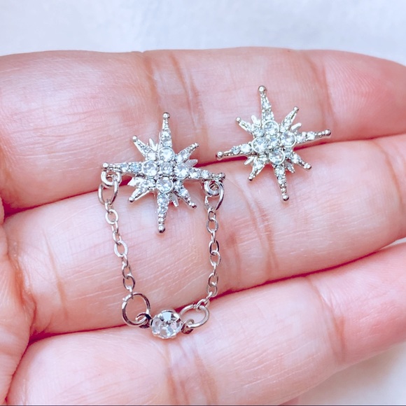 ❤️Seller’s Pick❤️ ❣️$25/3❣️ Star Rhinestones Difference Silver Earrings - Picture 4 of 10